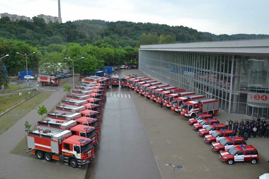 Ugniagesiams gelbėtojams perduotos 25 gaisrinės automobilinės cisternos Priešgaisrinės apsaugos ir gelbėjimo departamento nuotr.